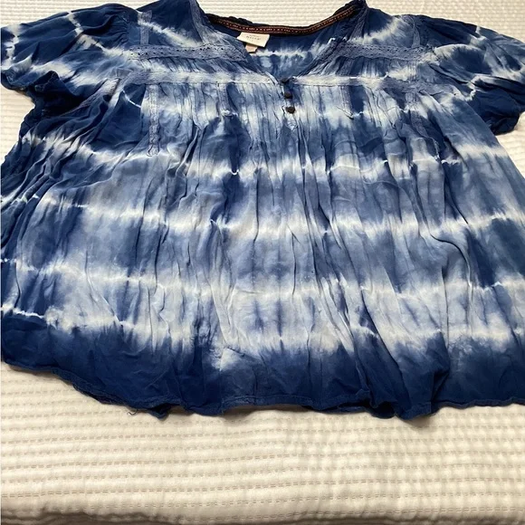 Knox Rose Blue and White Tie-Dye Top - Picture 2 of 6